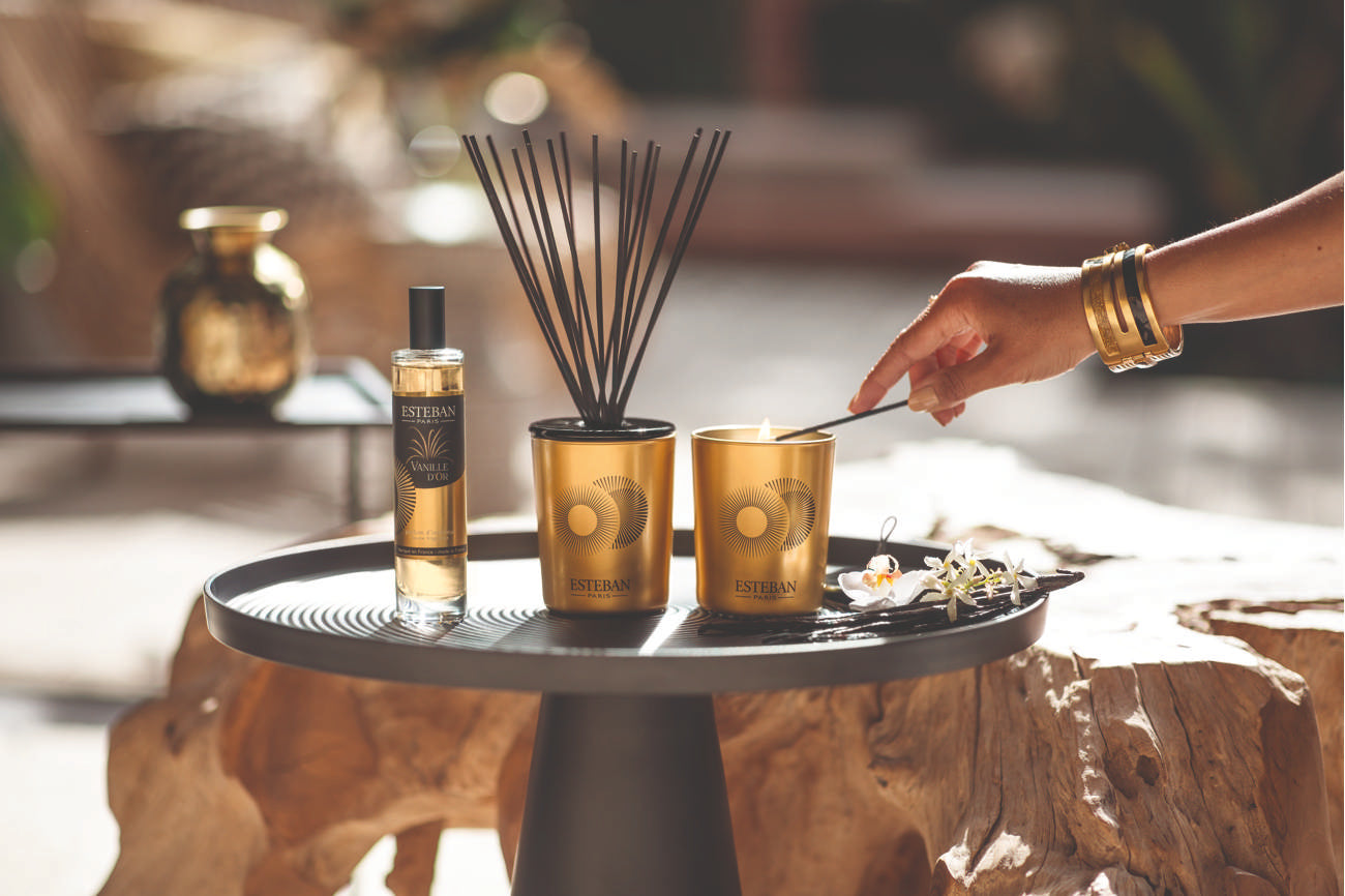 Diffuseur de parfum d’intérieur Esteban Paris Parfums avec bâtonnets et bougie parfumée Vanille d’Or